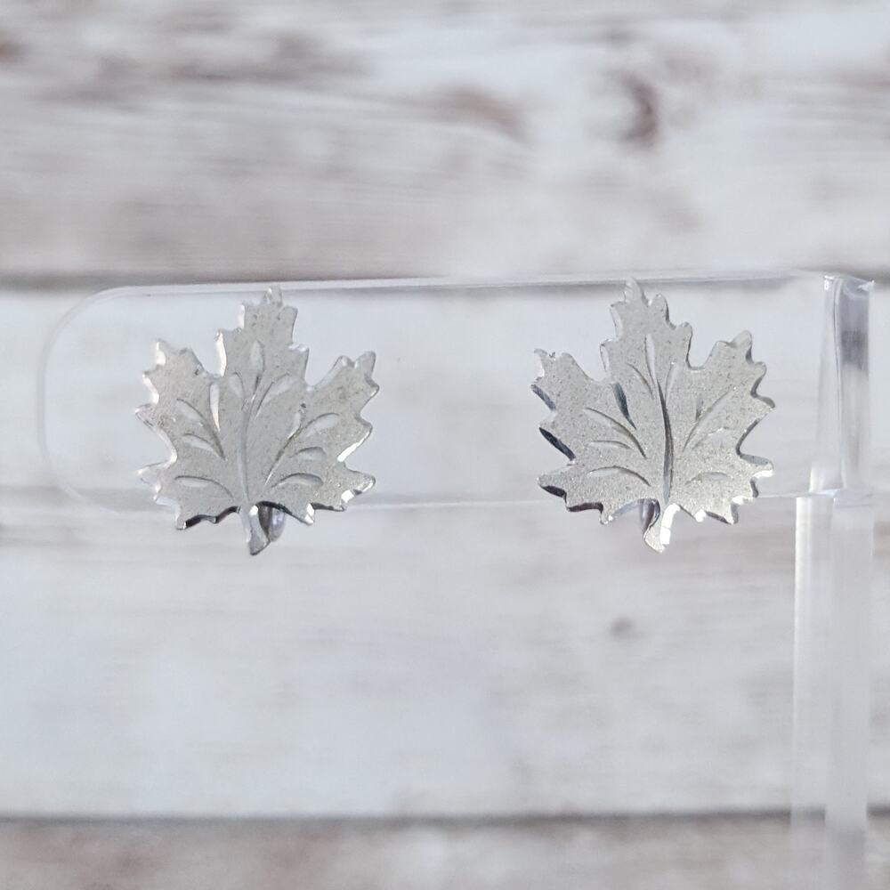 Vintage Screw Back Earrings Silver Tone Leaf 0.75"